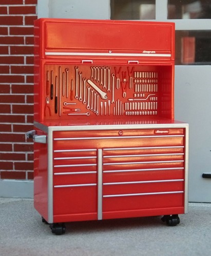 Snap tools upright chest - on,